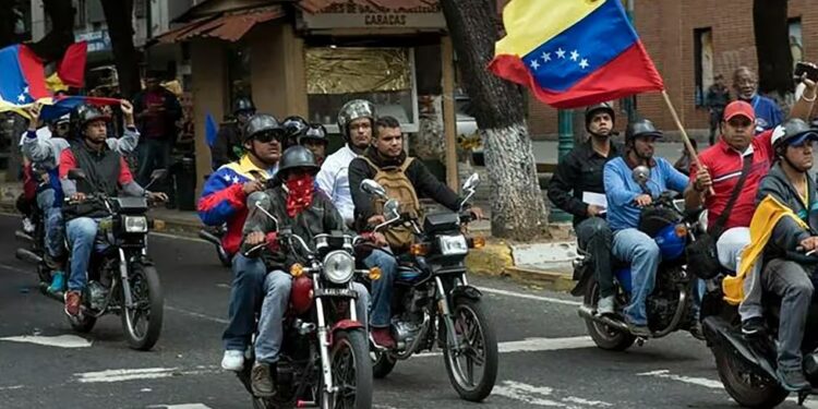 Algunos colectivos son los grupos de choque del chavismo contra opositores o quienes reclamen o protesten por servicios públicos o derechos a la salud o educación