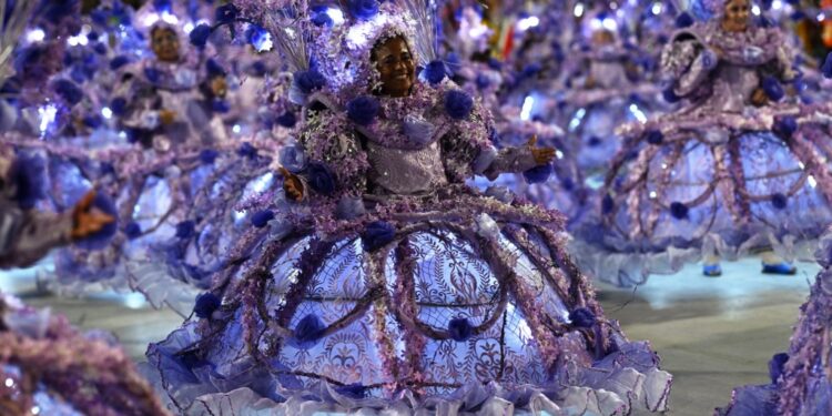 Members of the Porto da Pedra samba school perform during the first night of the Carnival parade at the Marques de Sapucai Sambadrome in Rio de Janeiro, Brazil on February 11, 2024. (Photo by MAURO PIMENTEL / AFP)