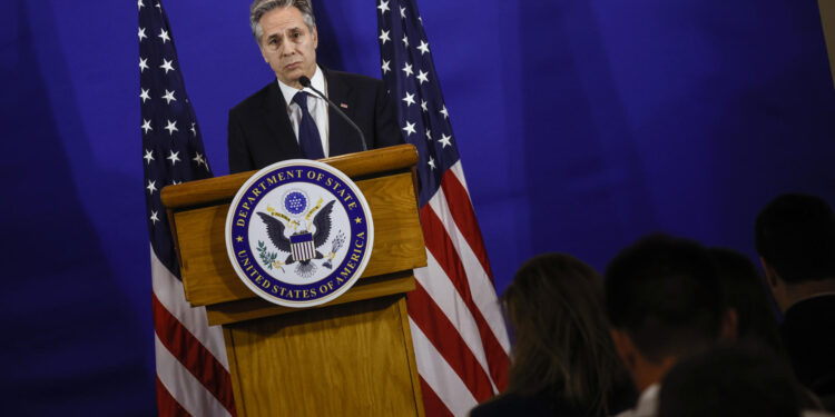 BRA01. RÍO DE JANEIRO (BRASIL), 22/02/2023.- El secretario de estado de EEUU, Antony Blinken, ofrece una rueda de prensa este jueves en un hotel de la zona sur de Río de Janeiro (Brasil). Blinken confirmó este jueves que no habló directamente con el ministro ruso de Exteriores, Serguéi Lavrov, pese a coincidir durante la reunión de cancilleres del G20 de Río de Janeiro. EFE/ Antonio Lacerda