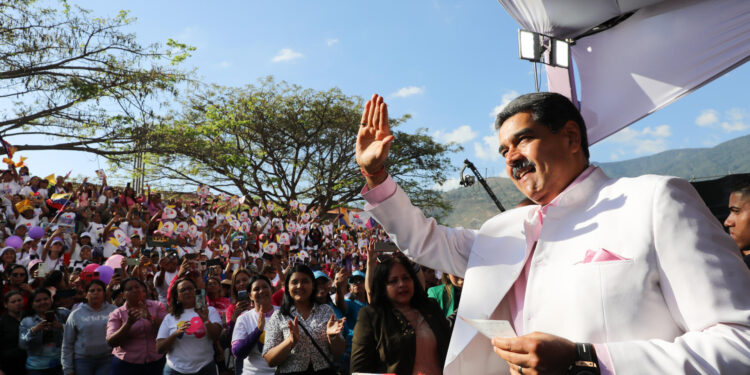 AME6816. CARACAS (VENEZUELA), 08/03/2024.- Fotografía cedida por Prensa Miraflores donde se observa al presidente venezolano Nicolás Maduro en un acto de gobierno en conmemoración del Día de la Mujer, en Caracas (Venezuela). EFE/ Prensa Miraflores/SOLO USO EDITORIAL/SOLO DISPONIBLE PARA ILUSTRAR LA NOTICIA QUE ACOMPAÑA (CRÉDITO OBLIGATORIO)