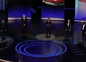 Los Angeles (United States), 10/03/2024.- Presenters for Best Supporting Actor Sam Rockwell (L), Tim Robbins (2-L), Ke Huy Quan (C), Christoph Waltz (2-R) and Mahershala Ali (R), during the 96th annual Academy Awards ceremony at the Dolby Theatre in the Hollywood neighborhood of Los Angeles, California, USA, 10 March 2024. The Oscars are presented for outstanding individual or collective efforts in filmmaking in 23 categories. EFE/EPA/CAROLINE BREHMAN