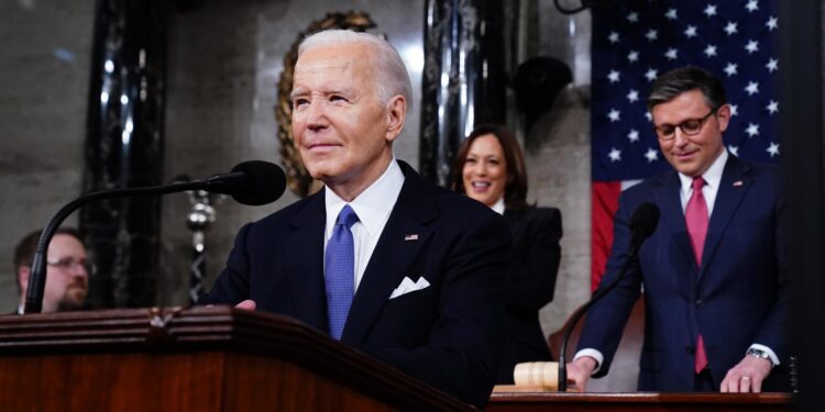 Washington (United States), 08/03/2024.- US President Joe Biden delivers his third State of the Union address to a joint session of Congress in the House Chamber of the US Capitol in Washington, DC, USA, 07 March 2024. EFE/EPA/SHAWN THEW / POOL