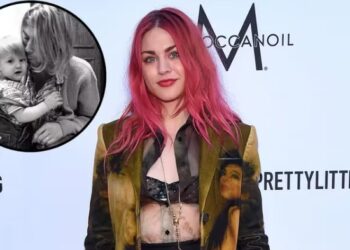 Frances Bean Cobain, hija de Kurt Cobain y Courtney Love, compartió un mensaje para su difunto padre en su 30° aniversario luctuoso (Shutterstock)