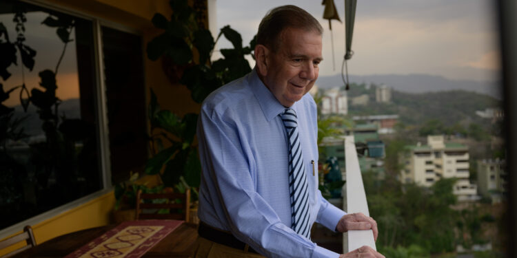 CARACAS, VENEZUELA - APRIL 25, 2024
Edmundo González Urrutia candidato presidencial, en su residencia en Caracas en la tarde el jueves.