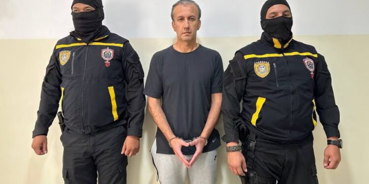 Tareck El Aissami, exministro de Petróleo, tras ser detenido.
Foto: FISCALÍA DE VENEZUELA | Vídeo: EPV