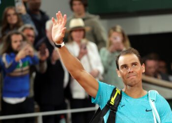 Paris (France), 27/05/2024.- Rafael Nadal of Spain leaves the court after losing his Men's Singles 1st round match against Alexander Zverev of Germany during the French Open Grand Slam tennis tournament at Roland Garros in Paris, France, 27 May 2024. (Tenis, Abierto, Francia, Alemania, España) EFE/EPA/TERESA SUAREZ