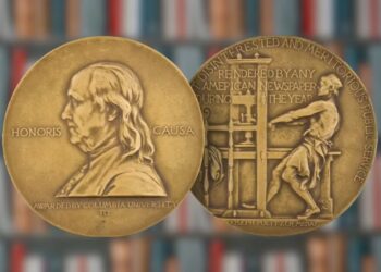 Anverso y reverso de la medalla de oro del Premio Pulitzer por Servicio Público, diseñado por Daniel Chester French en 1912 (Imagen Wikipedia).
