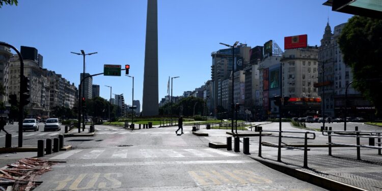 View of the MetroBus track on 9 de Julio Avenue in Buenos Aires on May 9, 2024, during a general strike called by the General Confederation of Labor (CGT). Argentina's President Javier Milei faces this Thursday the second general strike against the "brutal adjustment" of his government, which paralyzes land, sea, and air transportation services as well as educational, financial, and commercial institutions throughout the country. (Photo by Luis ROBAYO / AFP)
