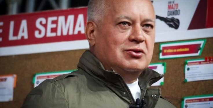 Diosdado Cabello. Foto Con el mazo