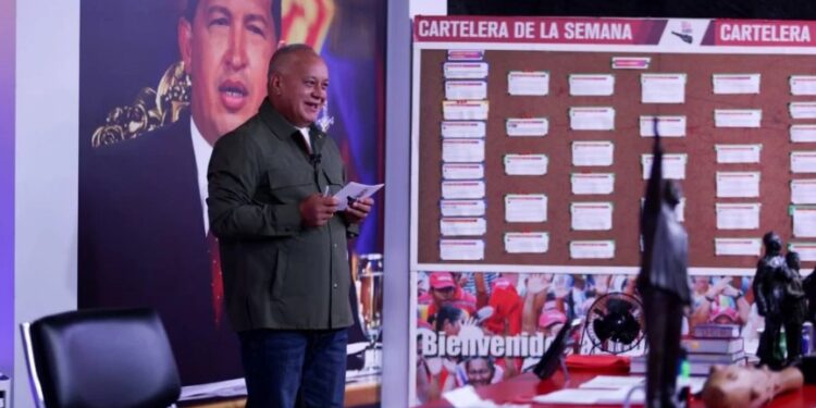 Diosdado Cabello. Foto Con el mazo.