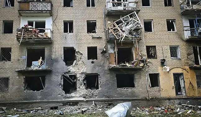 Un edificio derruido en Jersón por bombardeos rusos.AP