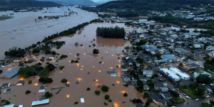 Una vista desde un dron del área inundada junto al río Taquari durante las fuertes lluvias en la ciudad de Encantado en Rio Grande do Sul, Brasil, el 1 de mayo de 2024. REUTERSDiego Vara.