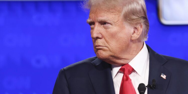 Atlanta (United States), 28/06/2024.- Former US President Donald J. Trump participates in the first 2024 presidential election debate at CNN Atlanta studios in Atlanta, Georgia, USA, 27 June 2024. The first 2024 presidential election debate is hosted by CNN. EFE/EPA/MICHAEL REYNOLDS