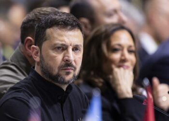 Stansstad (Switzerland), 15/06/2024.- Ukrainian President Volodymyr Zelensky (L) and US Vice President Kamala Harris (R) attend the opening plenary session of the Summit on Peace in Ukraine, in Stansstad near Lucerne, Switzerland, 15 June 2024. International heads of state gather on 15 and 16 June at the Buergenstock Resort in central Switzerland for the two-day Summit on Peace in Ukraine. (Zelenski, Suiza, Ucrania, Lucerna) EFE/EPA/URS FLUEELER / POOL EDITORIAL USE ONLY EDITORIAL USE ONLY