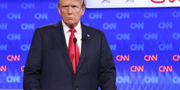 Atlanta (United States), 28/06/2024.- Former US President Donald J. Trump participates in the first 2024 presidential election debate at CNN Atlanta studios in Atlanta, Georgia, USA, 27 June 2024. The first 2024 presidential election debate is hosted by CNN. EFE/EPA/MICHAEL REYNOLDS