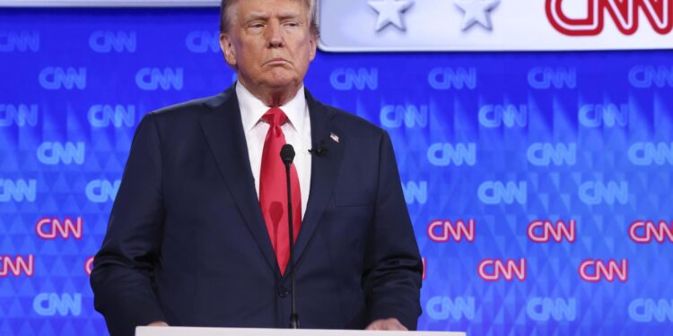 Atlanta (United States), 28/06/2024.- Former US President Donald J. Trump participates in the first 2024 presidential election debate at CNN Atlanta studios in Atlanta, Georgia, USA, 27 June 2024. The first 2024 presidential election debate is hosted by CNN. EFE/EPA/MICHAEL REYNOLDS