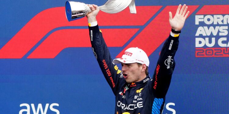 Montreal (Canada), 09/06/2024.- Red Bull Racing driver Max Verstappen of Netherlands celebrates on the podium after winning the Formula One Grand Prix of Canada at the Circuit Gilles Villeneuve racetrack in Montreal, Canada, 09 June 2024. (Fórmula Uno, Países Bajos; Holanda) EFE/EPA/SHAWN THEW