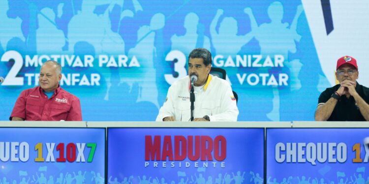 Maduro insiste en que sectores de oposición planean sabotear el suministro eléctrico
