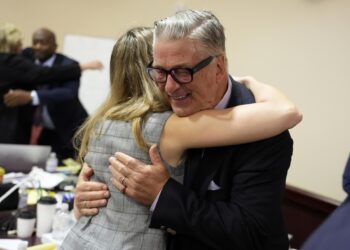 Santa Fe (United States), 12/07/2024.- US actor Alec Baldwin hugs a member of his legal team at the conclucion of his trial on involuntary manslaughter at Santa Fe County District Court in Santa Fe, New Mexico, USA, 12 July 2024. In October 2021, on the New Mexico set of the Western movie 'Rust', a gun pointed by Baldwin discharged a live round, killing the film's cinematographer Halyna Hutchins and wounding its director. Baldwin's trial for involuntary manslaughter was dismissed by a judge on 12 July after she ruled that key evidence over a fatal shooting on the set of 'Rust' had been withheld from the defense. (Cine) EFE/EPA/RAMSAY DE GIVE / POOL