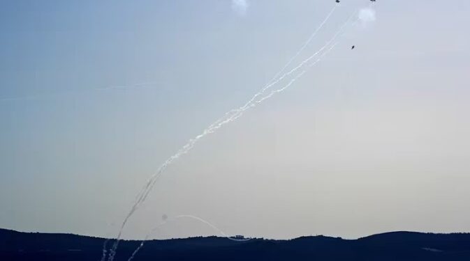 Israel interceptó nuevos drones explosivos lanzados por Hezbollah desde el Líbano (REUTERS)