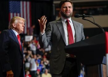 JD Vance se dirige a la multitud en un mitin celebrado por el expresidente estadounidense Donald Trump en Youngstown, Ohio, Estados Unidos, el 17 de septiembre de 2022 (REUTERSGaelen Morse.