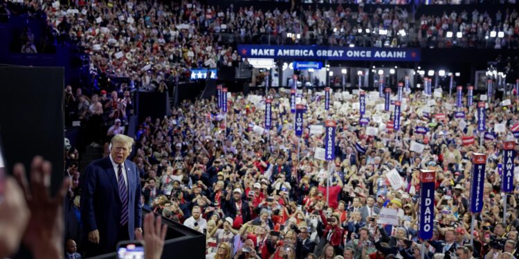 Milwaukee (United States), 17/07/2024.- Republican presidential nominee and former President Donald Trump (L) arrives during the third day of the Republican National Convention (RNC) at Fiserv Forum in Milwaukee, Wisconsin, USA, 17 July 2024. The convention comes days after a 20-year-old Pennsylvania man attempted to assassinate former President and current Republican presidential nominee Donald Trump. The 2024 Republican National Convention is being held 15 to 18 July 2024 in which delegates of the United States'Äô Republican Party select the party's nominees for president and vice president in the 2024 United States presidential election. (Estados Unidos) EFE/EPA/ALLISON DINNER