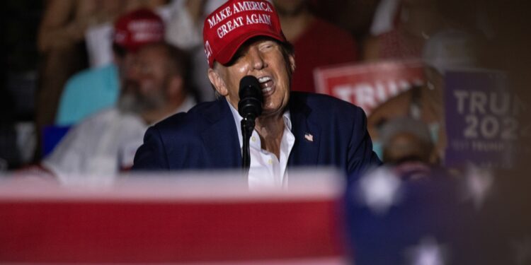 Doral (United States), 09/07/2024.- Former President Donald Trump delivers remarks during a campaign event at Trump National Doral Miami resort in Doral, Florida, USA, 09 July 2024. (Elecciones) EFE/EPA/CRISTOBAL HERRERA-ULASHKEVICH