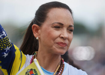 AMDEP3804. GUANANE (VENEZUELA), 17/07/2024.- La líder opositora venezolana María Corina Machado, participa este miércoles de un recorrido político en Guanare, estado Portuguesa (Venezuela). Machado afirmó este miércoles que hay un movimiento social de todas las edades y en todos las regiones del país por la "liberación", pero también por la redención, porque -dijo- los venezolanos deben sanar las heridas y reencontrarse. EFE/ Miguel Gutiérrez