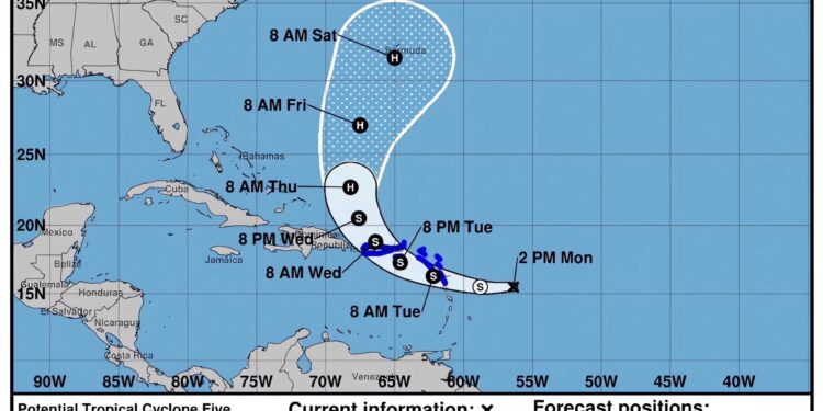 USA6380. MIAMI (FL, EEUU), 12/08/2024.- Imagen cedida este lunes por el Centro Nacional de Huracanes (NHC) de Estados Unidos donde se muestra el pronóstico de cinco días de la trayectoria de la tormenta tropical Ernesto en el Atlántico. El Centro Nacional de Huracanes (NHC, en inglés) de Estados Unidos alertó de la formación de la tormenta tropical Ernesto, que amenaza este lunes a las Islas Sotavento y mañana martes a Puerto Rico y las Islas Vírgenes. EFE/NHC /SOLO USO EDITORIAL /NO VENTAS /SOLO DISPONIBLE PARA ILUSTRAR LA NOTICIA QUE ACOMPAÑA /CRÉDITO OBLIGATORIO