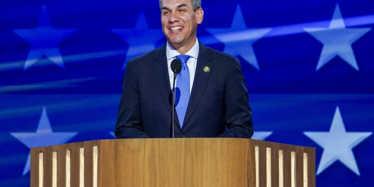 Chicago (United States), 21/08/2024.- Pete Aguilar, Chair of the House Democratic Caucus, delivers remarks during the third night of the Democratic National Convention (DNC) at the United Center in Chicago, Illinois, USA, 21 August 2024. The 2024 Democratic National Convention is being held from 19 to 22 August 2024, during which delegates of the United States' Democratic Party will vote on the party's platform and ceremonially vote for the party's nominee for president, Vice President Kamala Harris, and for vice president, Governor Tim Walz of Minnesota, for the upcoming presidential election. (Estados Unidos) EFE/EPA/WILL OLIVER