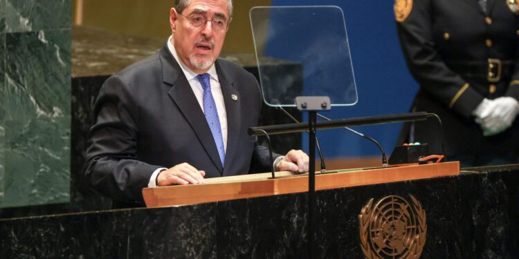 New York (United States), 24/09/2024.- Guatemalan President Bernardo Arevalo speaks during the General Debate of the 79th session of the United Nations General Assembly at United Nations Headquarters in New York, New York, USA, 24 September 2024. The annual high-level General Debate gathers world leaders from 24 to 28 September, and 30 September under the theme, 'Leaving no one behind: acting together for the advancement of peace, sustainable development and human dignity for present and future generations'. (Nueva York) EFE/EPA/SARAH YENESEL