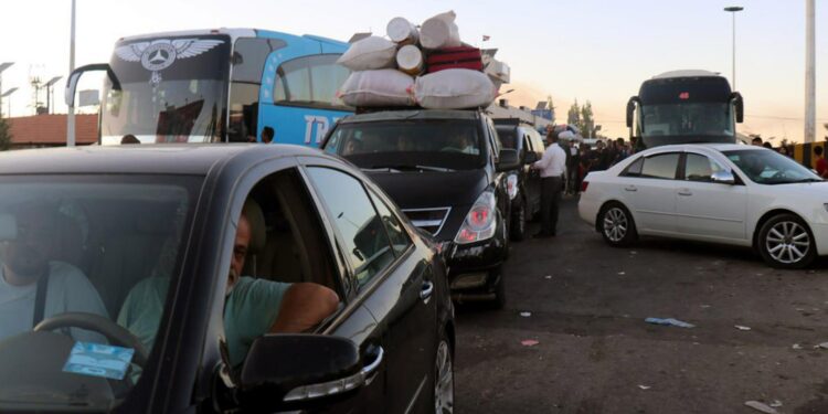 Damascus (Syrian Arab Republic), 25/09/2024.- People who fled from southern Lebanon following Israeli military strikes in recent days arrive at the Masnaa Border Crossing with Lebanon, Jdeidat Yabous, Syria, 25 September 2024. According to Lebanon's Ministry of Health, at least 558 people have been killed, and more than 1,835 have been injured following continued Israeli airstrikes on southern Lebanese towns and villages. (Líbano, Siria) EFE/EPA/STR