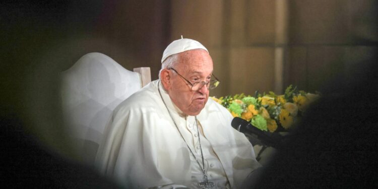 Brussels (Belgium), 28/09/2024.- Pope Francis delivers a speech during a meeting with bishops, priests, deacons, consecrated persons, seminarians and pastoral workers at Koekelberg National Basilica of the Sacred Heart in Brussels, Belgium, 28 September 2024. The Pope is in Brussels on a trip to 'the heart of Europe' to discuss the continent's role in the world. The pastoral visit to Brussels, focusing on the celebrations of the 600th anniversary of the Catholic University of Leuven in Belgium, will last until 29 September. (Papa, Obispo, Bélgica, Bruselas) EFE/EPA/OLIVIER HOSLET