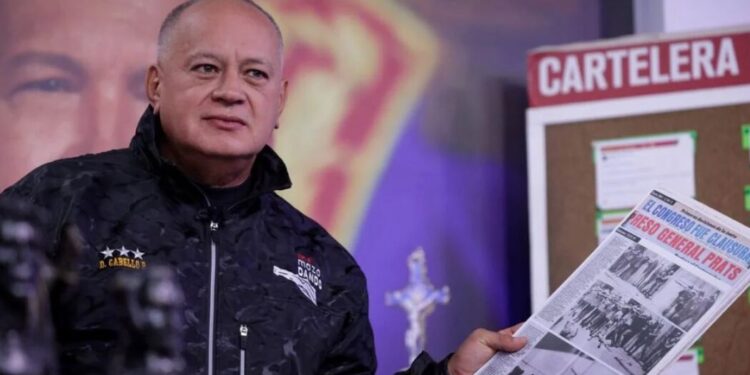 Diosdado Cabello. Foto Con el mazo.