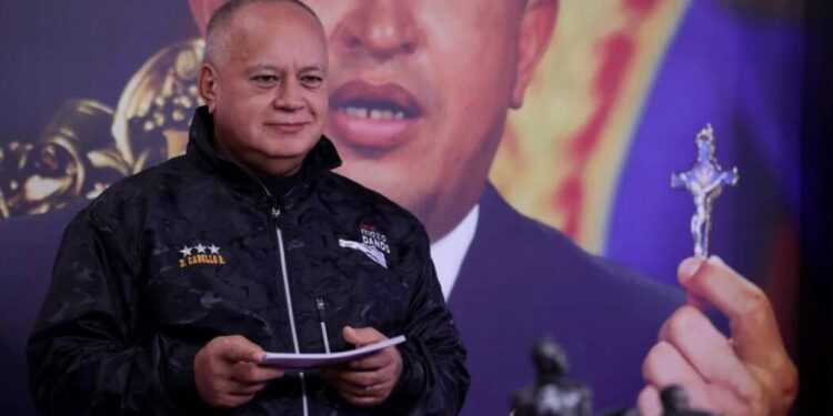 Diosdado Cabello. Foto Con el mazo.