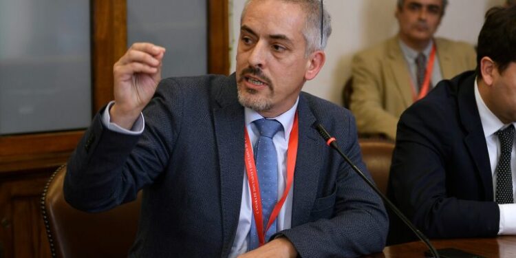 El director del Servicio Nacional de Migraciones de Chile, Luis Eduardo Thayer.