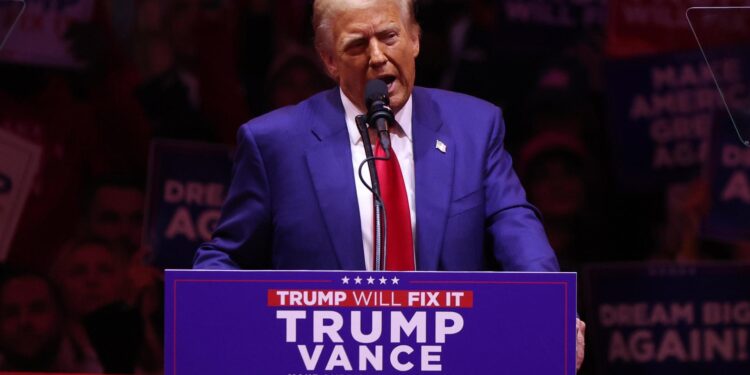 New York (United States), 27/10/2024.- Former US President and Republican presidential candidate Donald Trump speaks during a rally held for former US President and Republican presidential candidate Donald Trump, at Madison Square Garden in New York, New York, USA, 27 October 2024. Trump is facing US Vice President and Democratic presidential candidate Kamala Harris in the upcoming election on 05 November 2024. (Nueva York) EFE/EPA/SARAH YENESEL