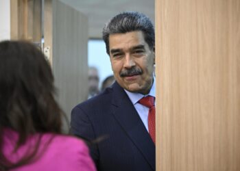 Kazan (Russian Federation), 22/10/2024.- Venezuela's President Nicolas Maduro looks at the photographer prior to a meeting with Russian President on the sidelines of the BRICS summit in Kazan, Russia, 23 October 2024. The BRICS summit takes place from 22 to 24 October. October 2024. (Rusia) EFE/EPA/ALEXANDER NEMENOV / POOL