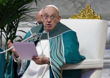 Vatican City (Vatican City State (holy See)), 27/10/2024.- Pope Francis celebrates a Mass for the closing of the synod of bishops in Saint Peter's Basilica at the Vatican, 27 October 2024. This XVIth Ordinary Assembly of the Synod is officially concluding on 27 October, with the celebration of Holy Mass in St. Peter's Basilica presided over by Pope Francis. (Papa, Obispo) EFE/EPA/FABIO FRUSTACI