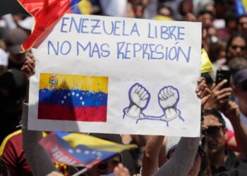 El régimen de Nicolás Maduro reprimió las protestas contra el fraude (EFE/Carlos Ortega/Archivo)