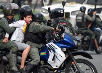 An anti-government activist is arrested by the National Guard during clashes in Caracas on July 27, 2017 on the second day of a 48-hour general strike called by the opposition. Venezuela's opposition called for a nationwide protest on Friday in outright defiance of a new government ban on demonstrations ahead of a controversial weekend election. (Photo by JUAN BARRETO / AFP)