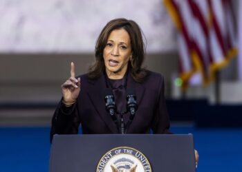 Washington (United States), 06/11/2024.- US Vice President Kamala Harris speaks after conceding the US presidential race to President-elect Donald Trump at Howard University the day after Election Day in Washington, DC, USA, 06 November 2024. Trump performed far better than pollsters had predicted, earning five million more votes than Harris and likely becoming the first Republican in two decades to win the popular vote. EFE/EPA/JIM LO SCALZO