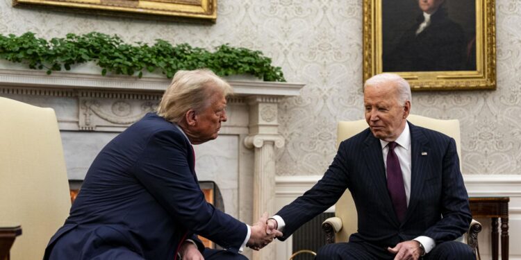 Washington, Dc (United States), 13/11/2024.- US President Joe Biden (R) and President-elect Donald Trump during a meeting in the Oval Office of the White House in Washington, DC, USA, 13 November 2024. Biden will argue in favor of continued US aid to Ukraine during the transition to President-elect Donald Trump's administration, according to national security advisor Jake Sullivan. (Ucrania) EFE/EPA/AL DRAGO / POOL