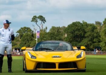 Alessandro Bazzoni playing for the Monterosso polo team in August 2021 in Egham, Surrey, alongside a Ferrari © Maureen McLean/Alamy