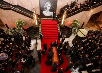 Relatives gather near the coffin of Mexican actress Silvia Pinal at the Bellas Artes Palace, in Mexico City on November 30, 2024. - Pinal, considered the last Mexican cinema diva, muse of Spanish filmmaker Luis Bunuel and star of television and theater, died on November 28, at the age of 93, Mexico's Ministry of Culture reported. (Photo by Rodrigo Oropeza / AFP)