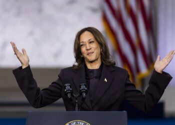 Washington (United States), 06/11/2024.- US Vice President Kamala Harris speaks after conceding the US presidential race to President-elect Donald Trump at Howard University the day after Election Day in Washington, DC, USA, 06 November 2024. Trump performed far better than pollsters had predicted, earning five million more votes than Harris and likely becoming the first Republican in two decades to win the popular vote. EFE/EPA/JIM LO SCALZO