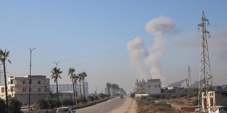 Idlib (Syrian Arab Republic), 01/12/2024.- Smoke rises as a result of an airstrike in Idlib, northern Syria, 01 December 2024. According to the White Helmets, the Syrian civil group in northwestern Syria, at least eight people, including two children, were killed and 63 others injured in airstrikes carried out on residential neighborhoods in Idlib city. Syrian opposition forces led by the Islamist militant group Hayat Tahrir al-Sham (HTS) launched a large offensive on 27 November, taking large parts of Aleppo, the country's second-biggest city, triggering counterattacks by Syrian regime forces on opposition-controlled areas as well as Russian and Syrian airstrikes. (Rusia, Siria) EFE/EPA/MOHAMMED AL-RIFAI