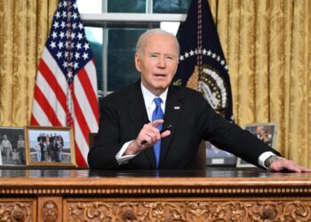 Washington (United States), 16/01/2025.- US President Joe Biden delivers his farewell address to the nation from the Oval Office of the White House in Washington, DC, USA, 15 January 2025. EFE/EPA/MANDEL NGAN / POOL