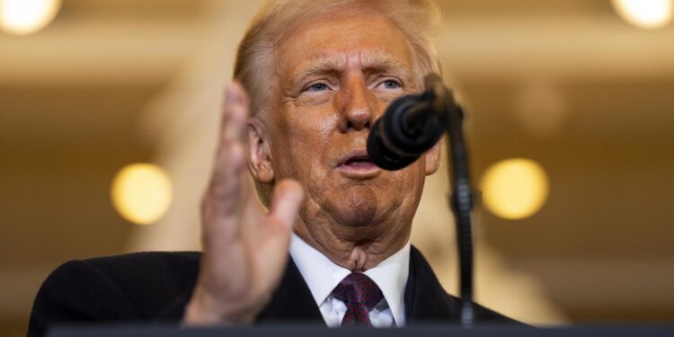 Washington (United States), 20/01/2025.- President Donald Trump addresses guests and supporters in an overflow room in Emancipation Hall of the U.S. Capitol for his Inauguration ceremony in Washington, D.C., on Monday, January 20, 2025. EFE/EPA/Greg Nash / POOL