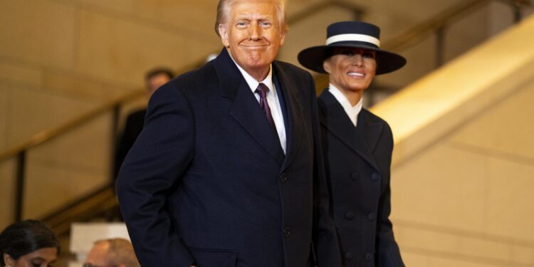 Washington (United States), 20/01/2025.- President Donald Trump and first lady Melania Trump arrive to address guests and supporters in an overflow room in Emancipation Hall of the U.S. Capitol for his Inauguration ceremony in Washington, D.C., on Monday, January 20, 2025. EFE/EPA/Greg Nash / POOL